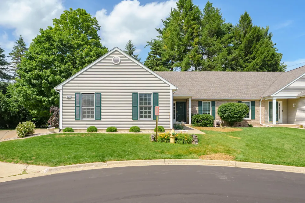 2919 Hunters Place #19 Comstock Charter Township, MI 49048