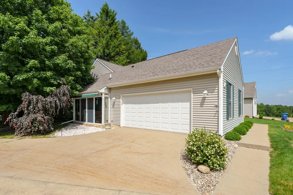 2919 Hunters Place #19 Comstock Charter Township, MI 49048