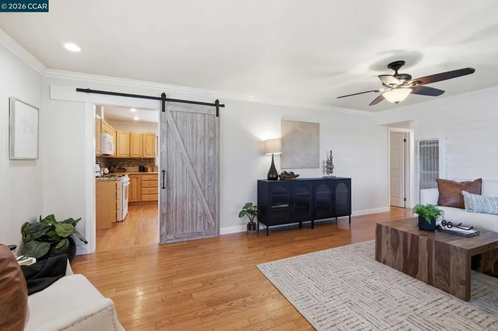 210 Vista Way Martinez, CA 94553