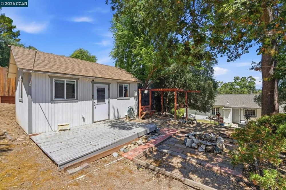 210 Vista Way Martinez, CA 94553
