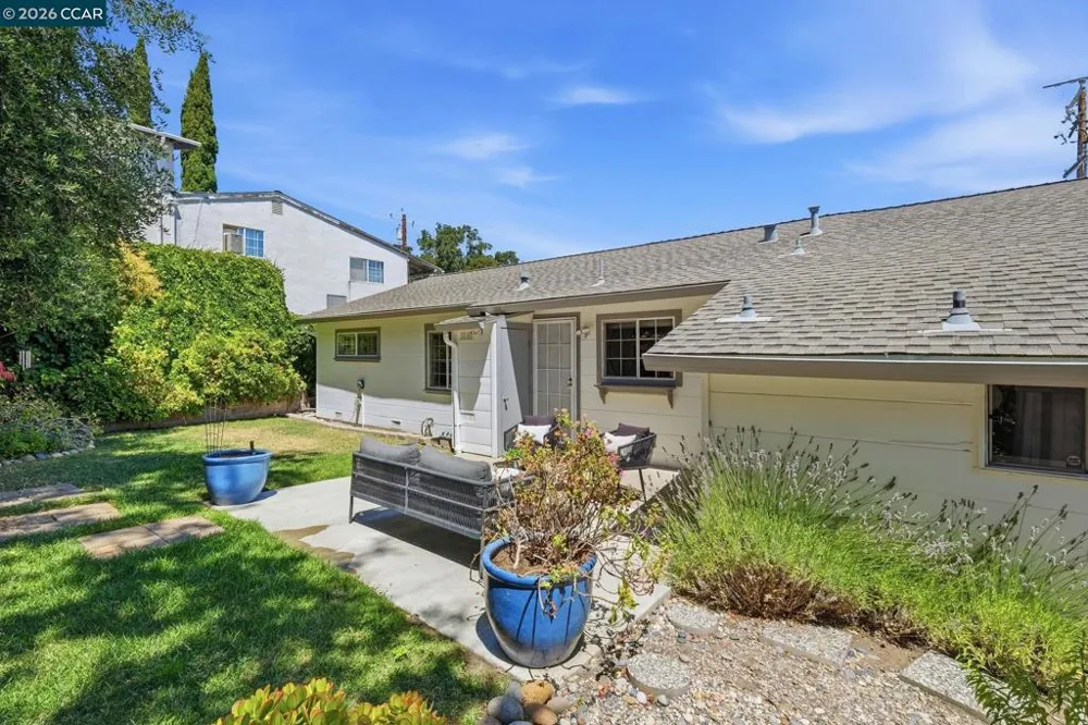 210 Vista Way Martinez, CA 94553