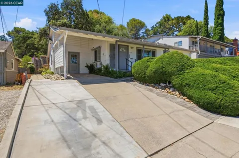 210 Vista Way