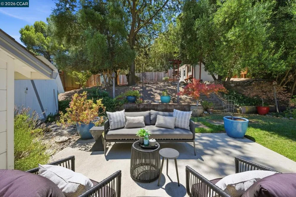 210 Vista Way Martinez, CA 94553