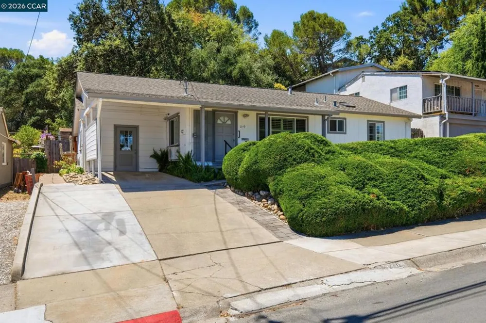 210 Vista Way Martinez, CA 94553