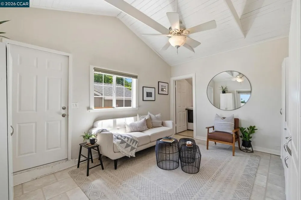 210 Vista Way Martinez, CA 94553