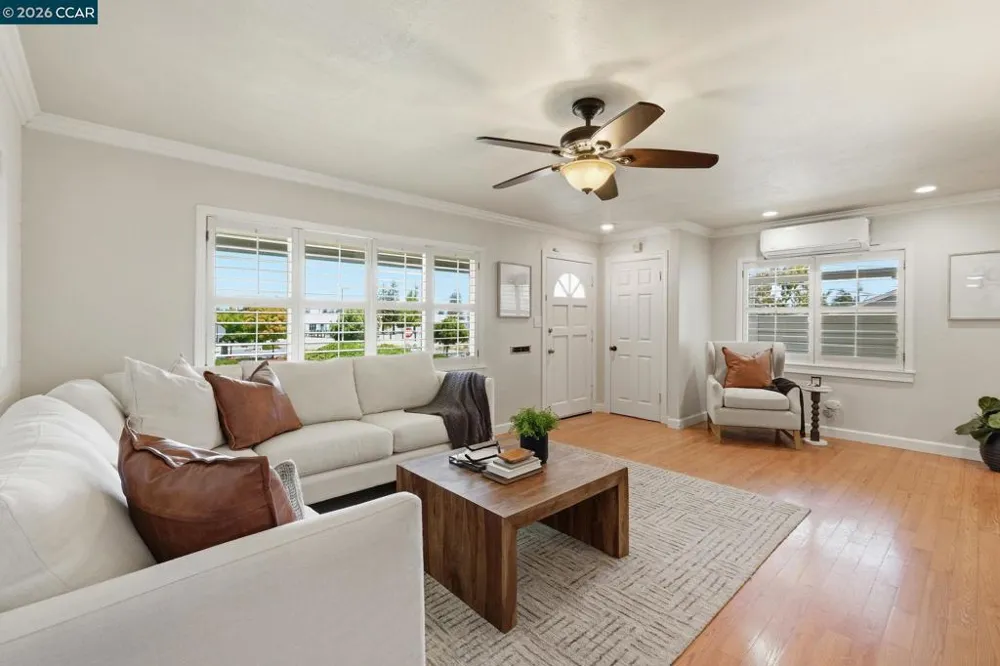 210 Vista Way Martinez, CA 94553