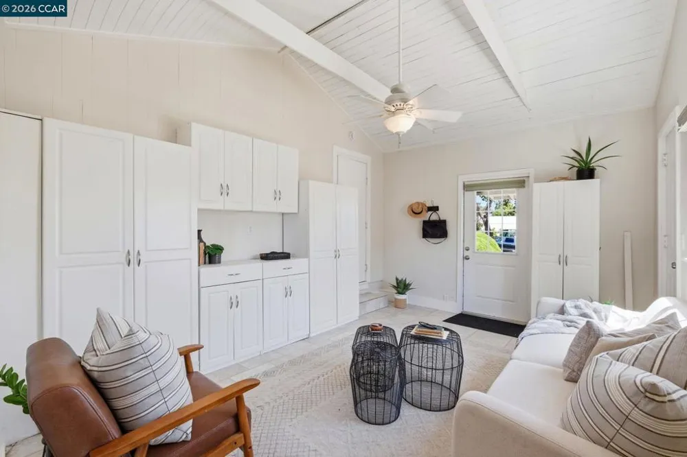 210 Vista Way Martinez, CA 94553