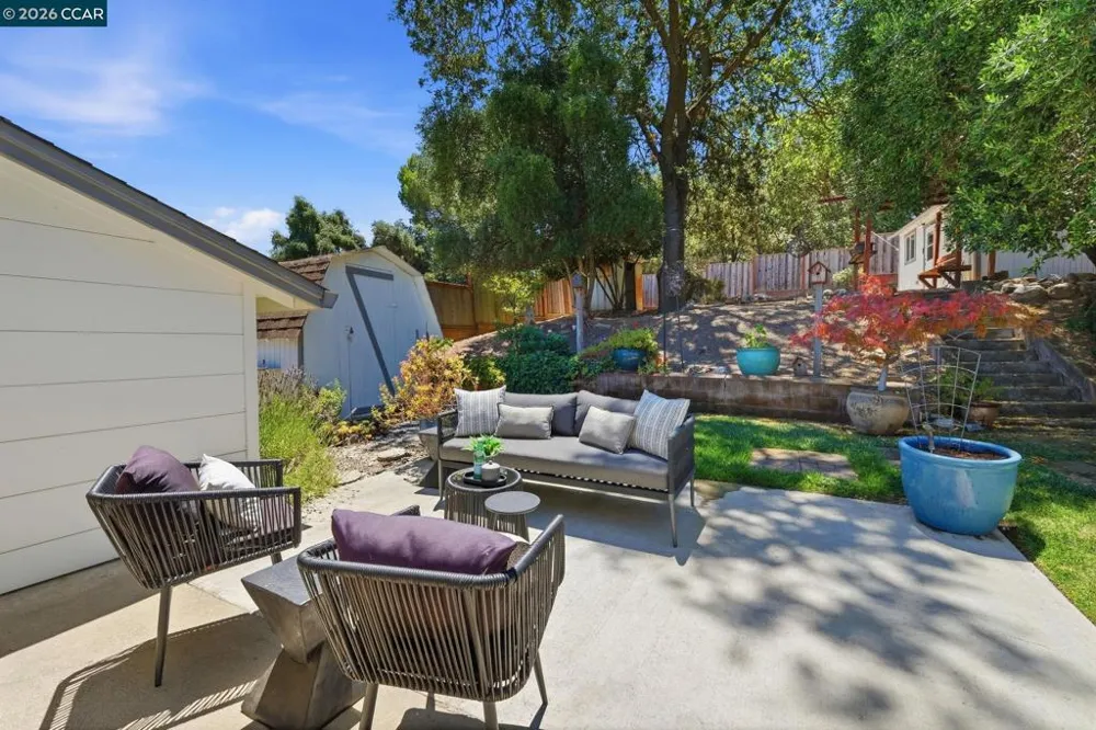 210 Vista Way Martinez, CA 94553