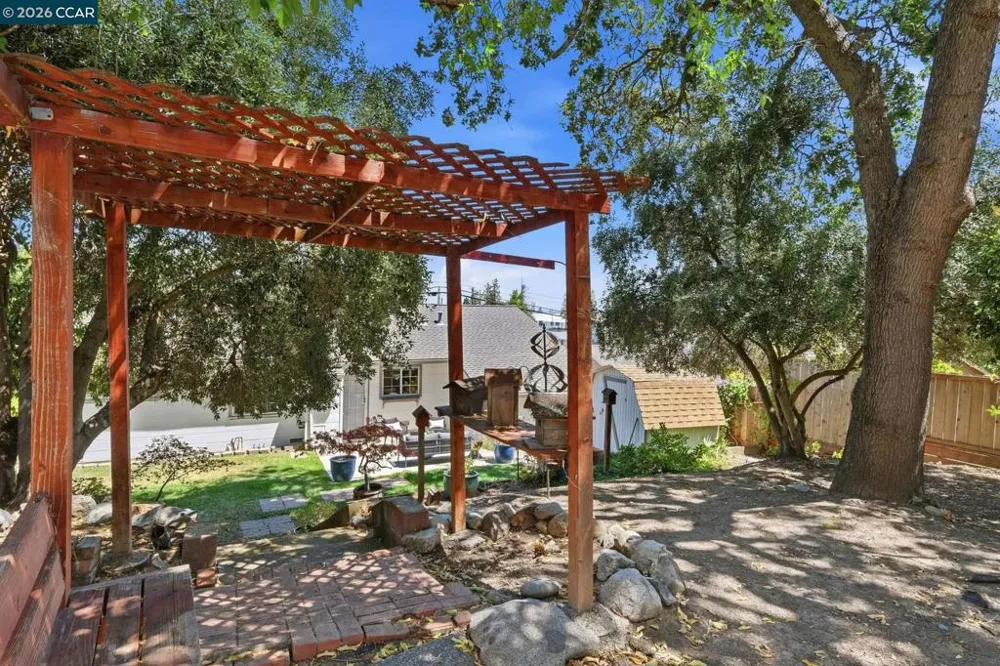 210 Vista Way Martinez, CA 94553