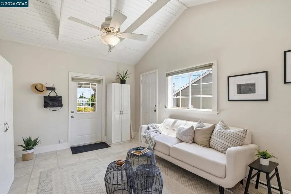 210 Vista Way Martinez, CA 94553