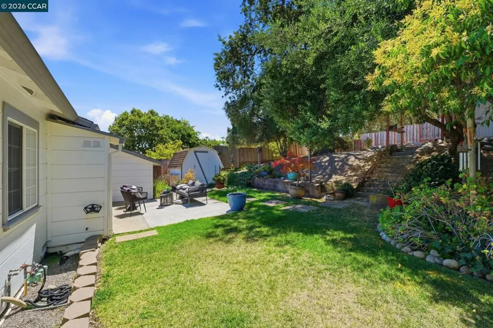 210 Vista Way Martinez, CA 94553
