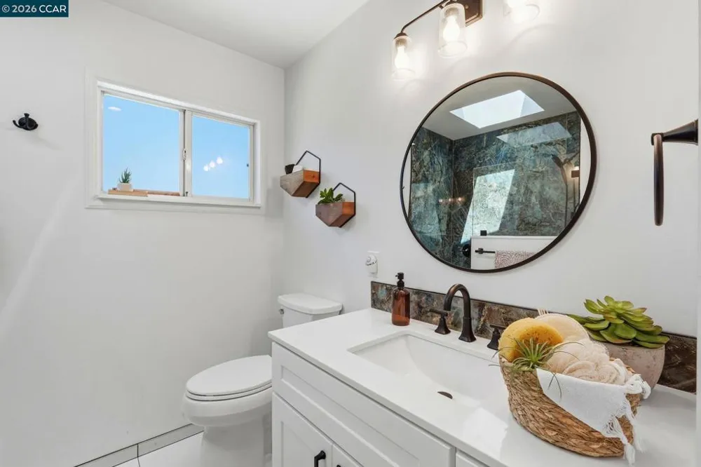 210 Vista Way Martinez, CA 94553