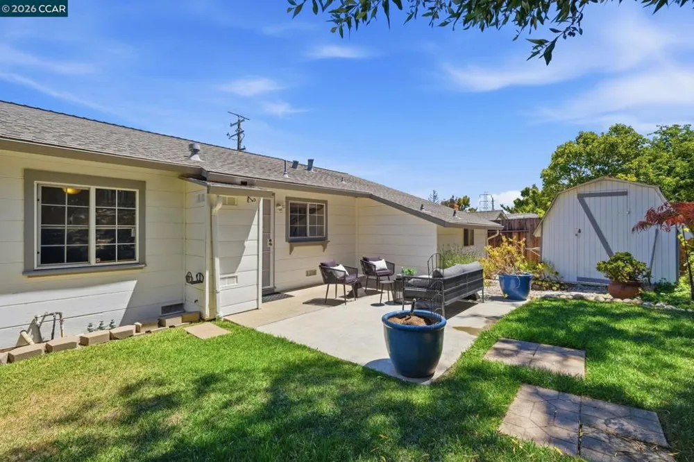 210 Vista Way Martinez, CA 94553