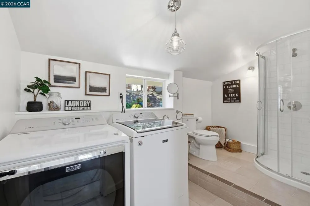 210 Vista Way Martinez, CA 94553