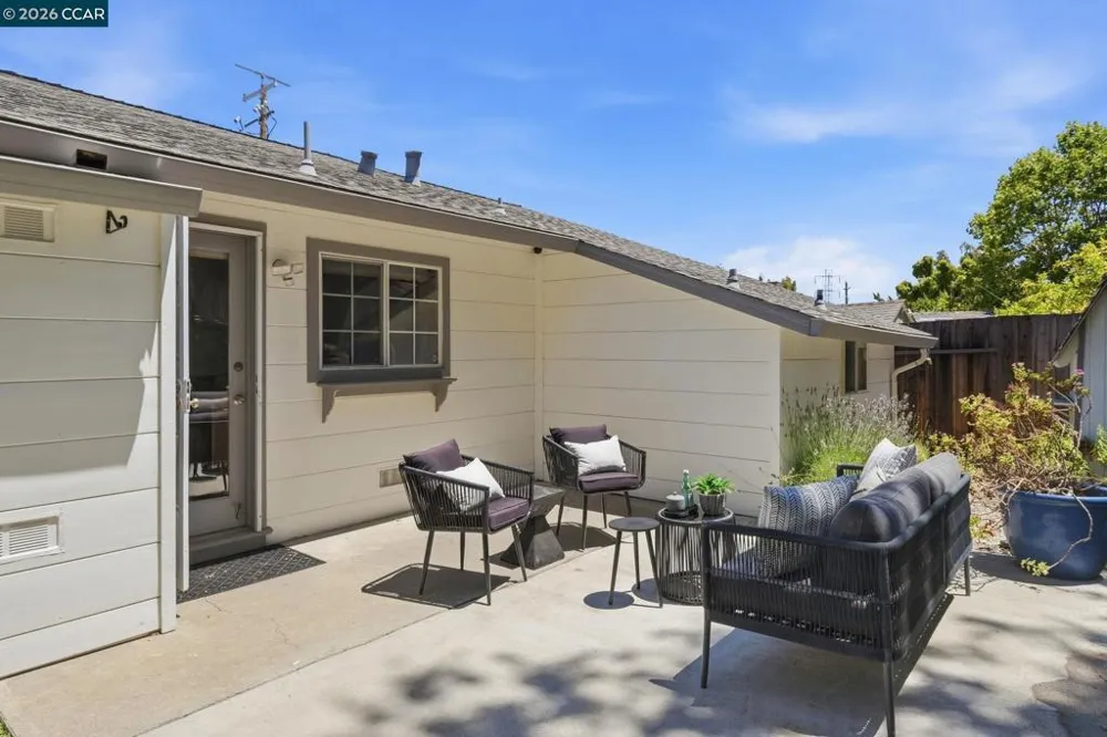 210 Vista Way Martinez, CA 94553
