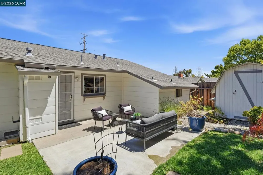 210 Vista Way Martinez, CA 94553