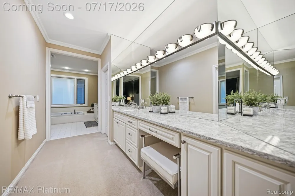 5458 Lake Ridge Drive Genoa Township, MI 48116