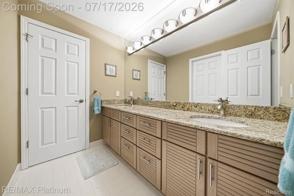 5458 Lake Ridge Drive Genoa Township, MI 48116