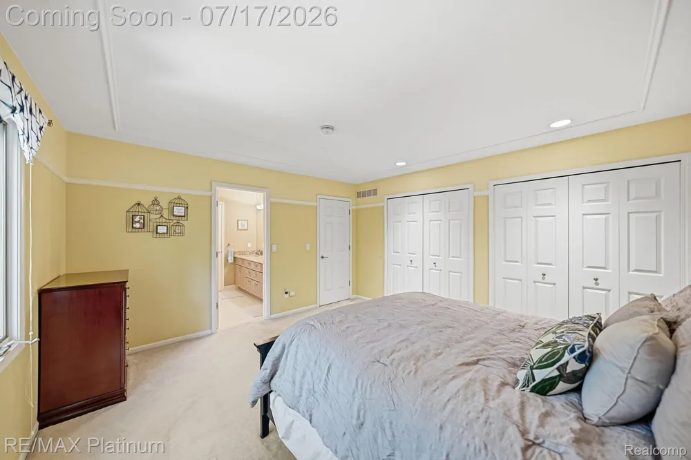 5458 Lake Ridge Drive Genoa Township, MI 48116