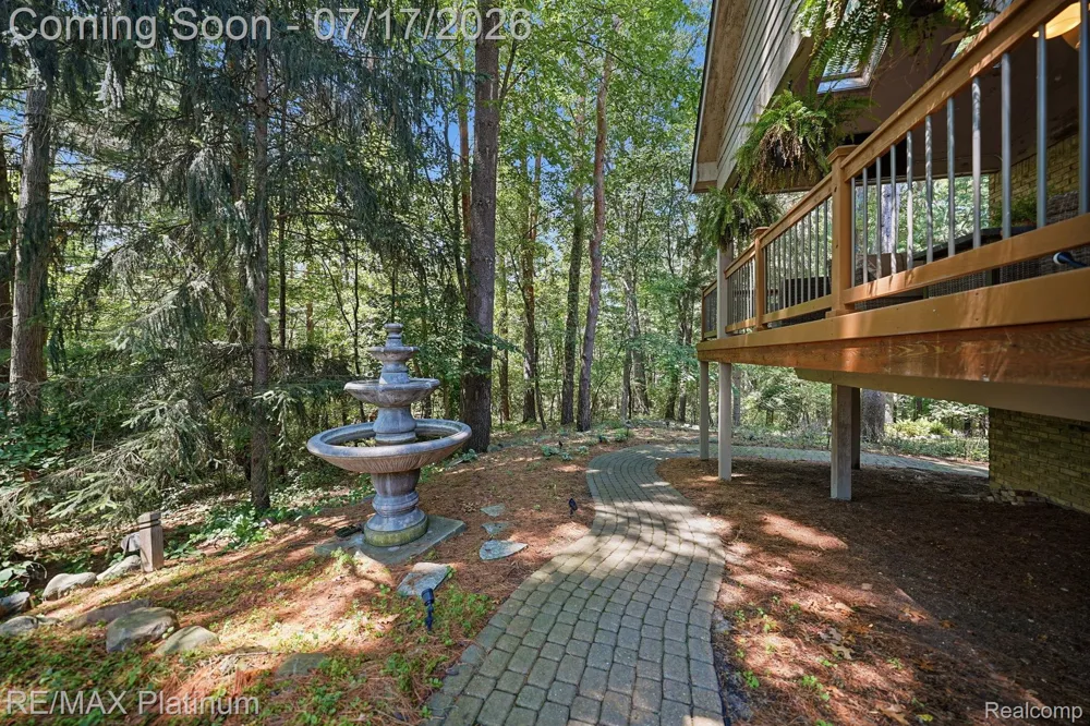 5458 Lake Ridge Drive Genoa Township, MI 48116