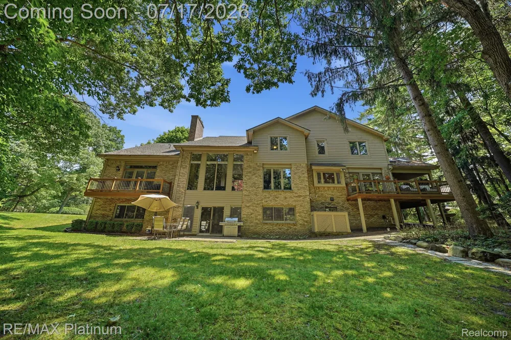 5458 Lake Ridge Drive Genoa Township, MI 48116