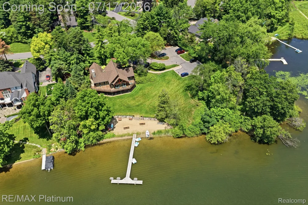 5458 Lake Ridge Drive Genoa Township, MI 48116