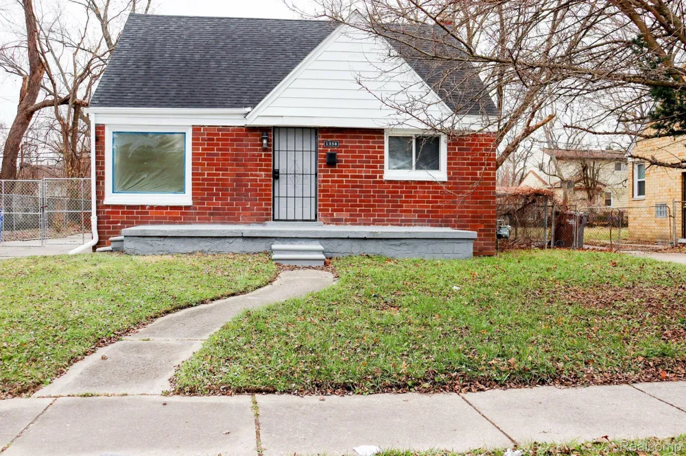 1338 HELEN STREET Inkster City, MI 48141