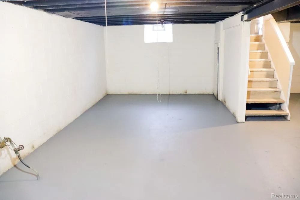 1338 HELEN STREET Inkster City, MI 48141