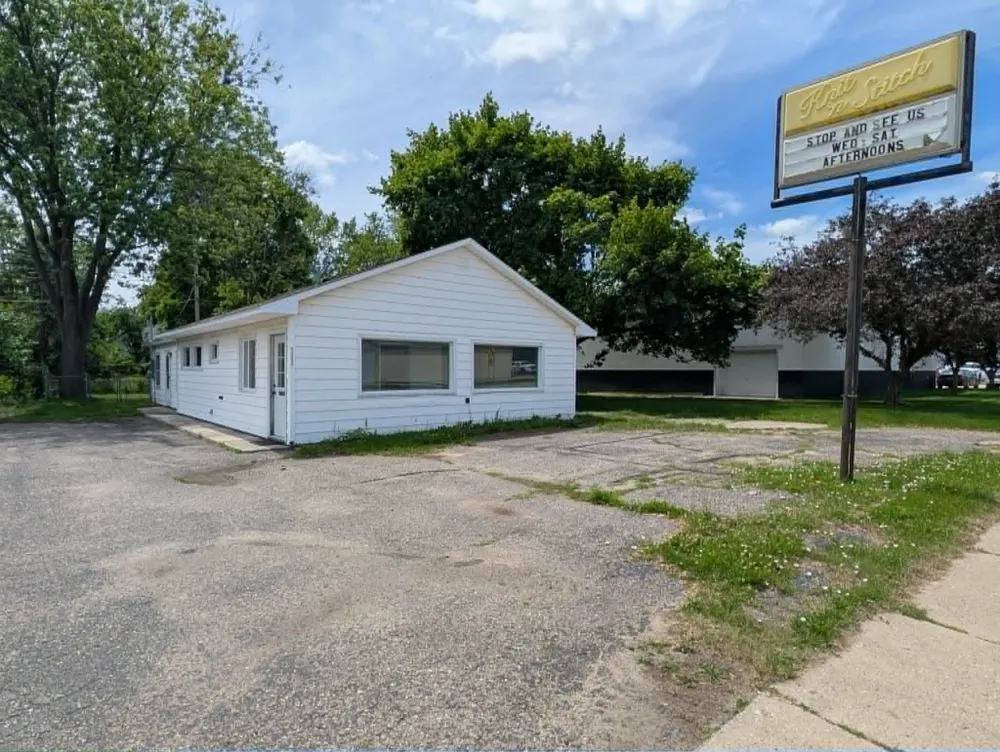 1232 E Superior Street Alma City, MI 48801