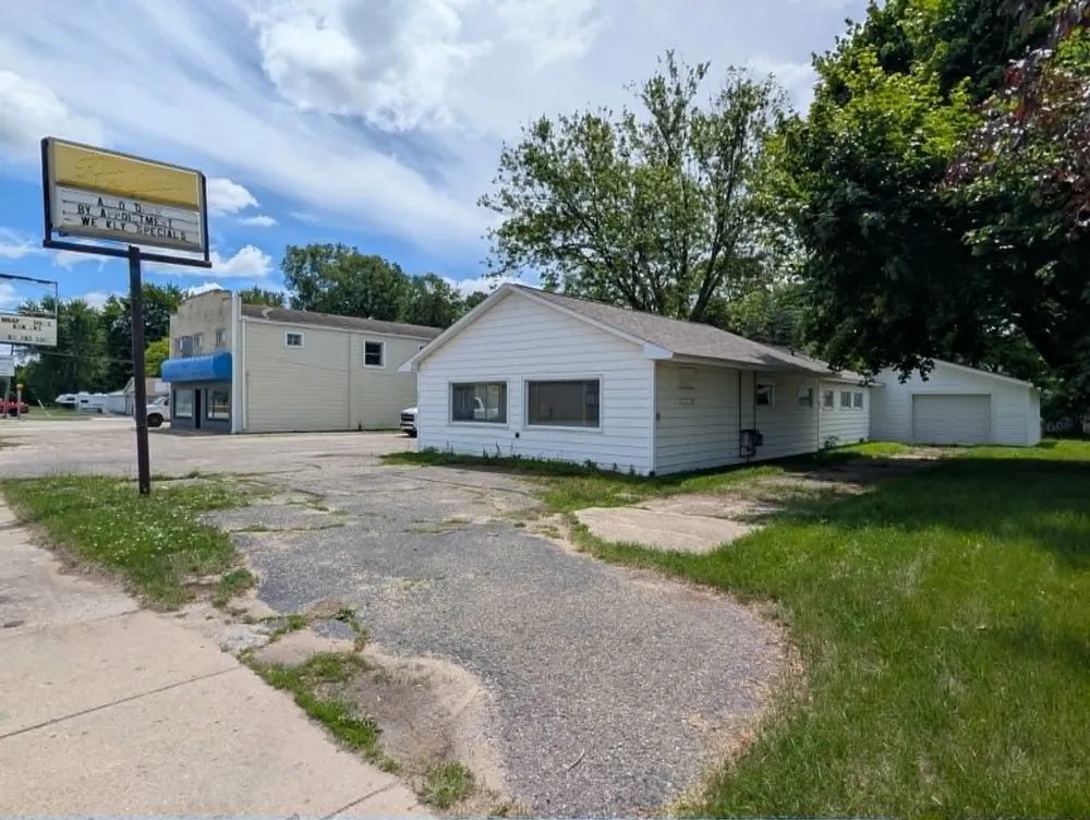 1232 E Superior Street Alma City, MI 48801