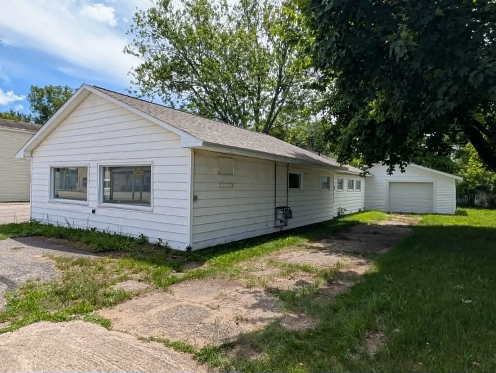 1232 E Superior Street Alma City, MI 48801