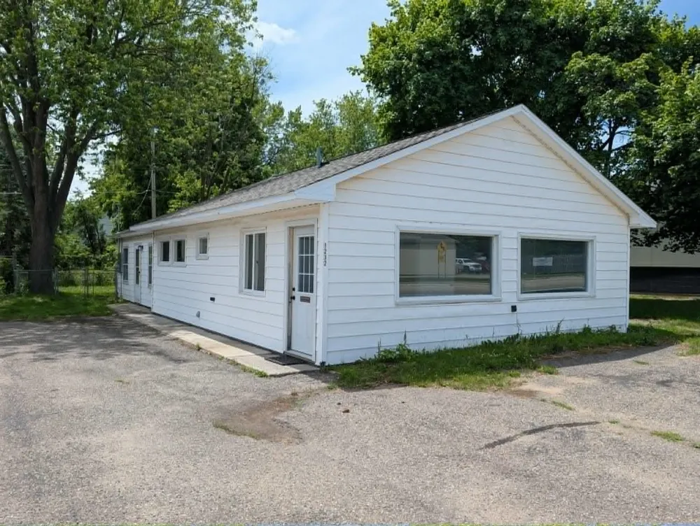1232 E Superior Street Alma City, MI 48801
