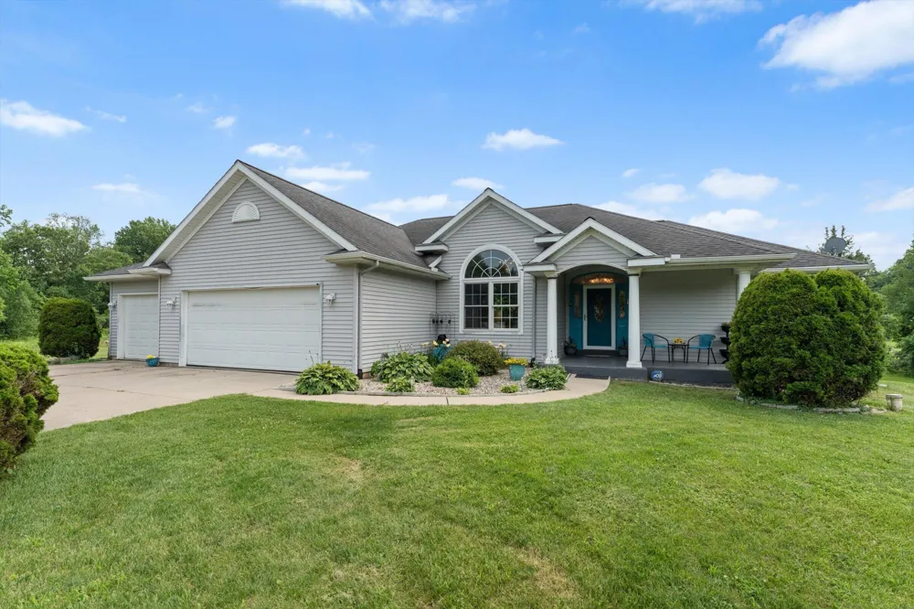 17883 Paradise Lake Calvin Township, MI 49095
