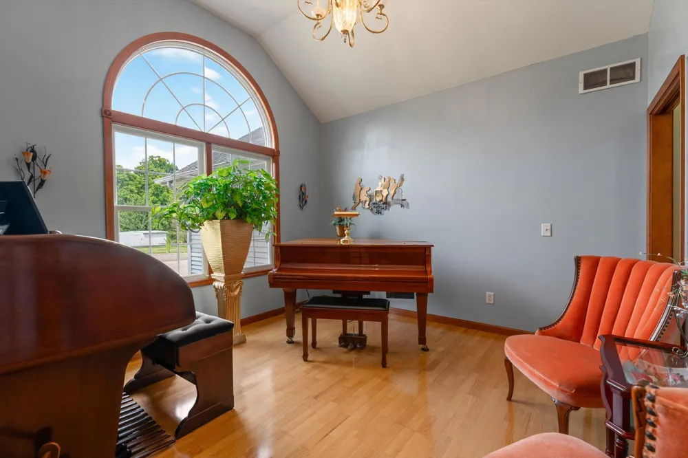 17883 Paradise Lake Calvin Township, MI 49095
