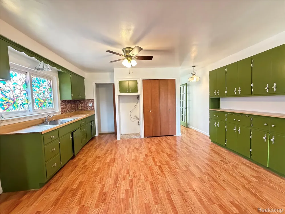 1861 Grange Road Trenton City, MI 48183