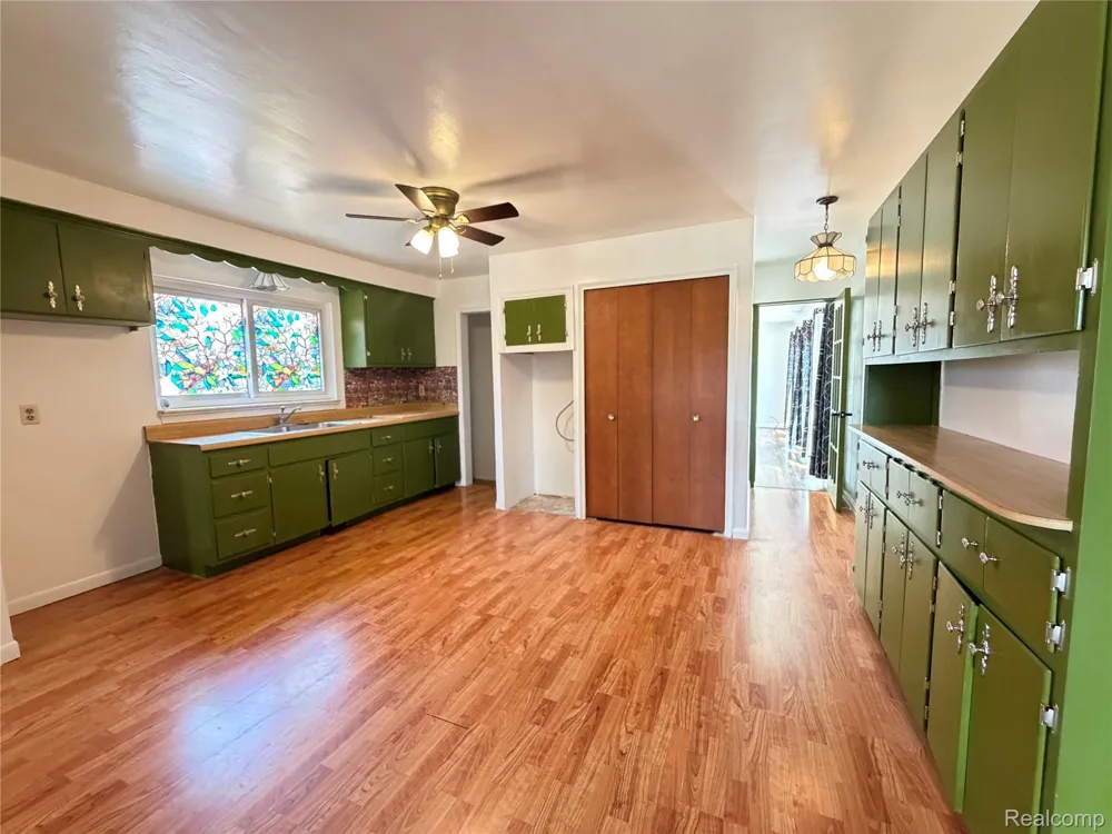 1861 Grange Road Trenton City, MI 48183