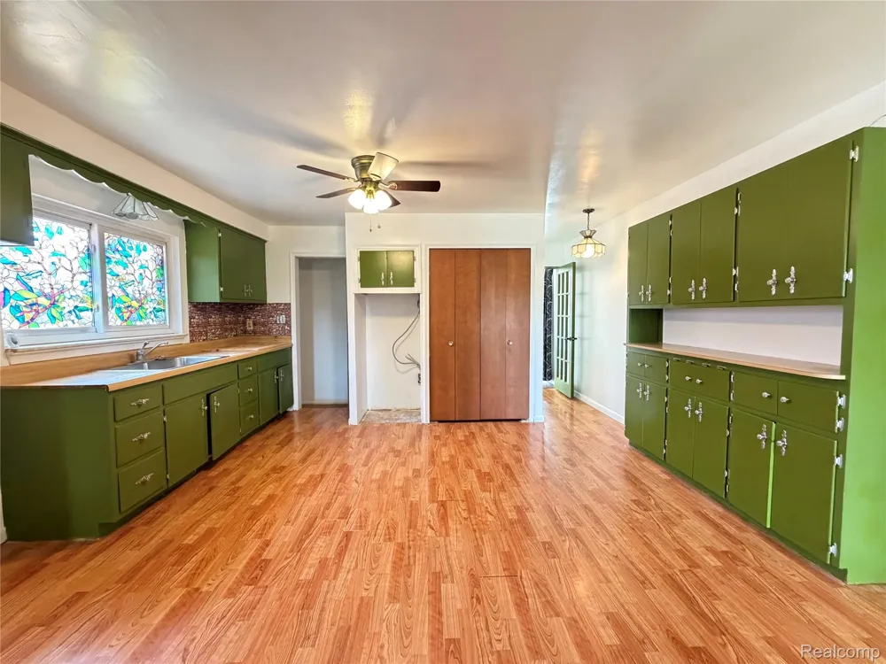 1861 Grange Road Trenton City, MI 48183