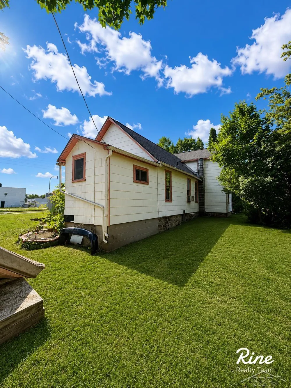 42 W Main Street Mayville Village, MI 48744