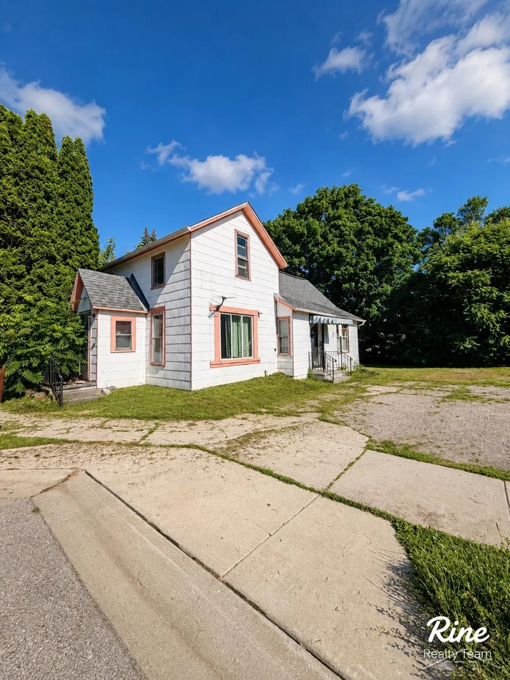 42 W Main Street Mayville Village, MI 48744
