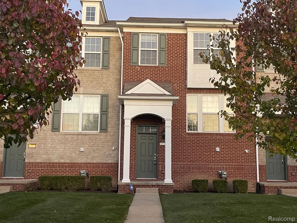 44525 Gwinnett Loop Novi City, MI 48377