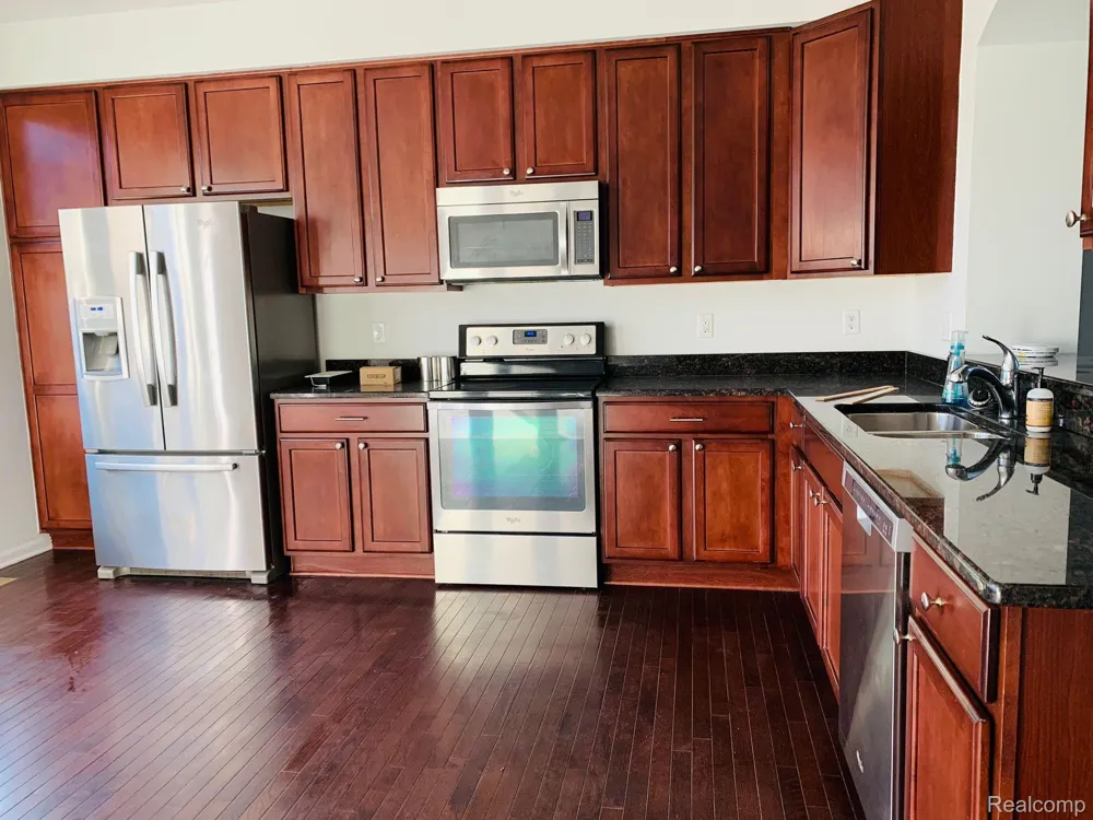 44525 Gwinnett Loop Novi City, MI 48377