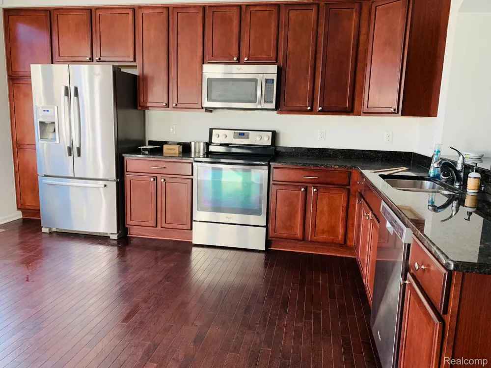 44525 Gwinnett Loop Novi City, MI 48377