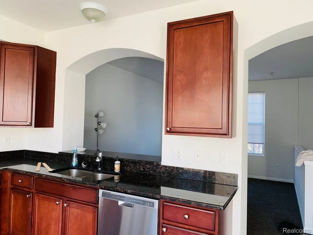 44525 Gwinnett Loop Novi City, MI 48377