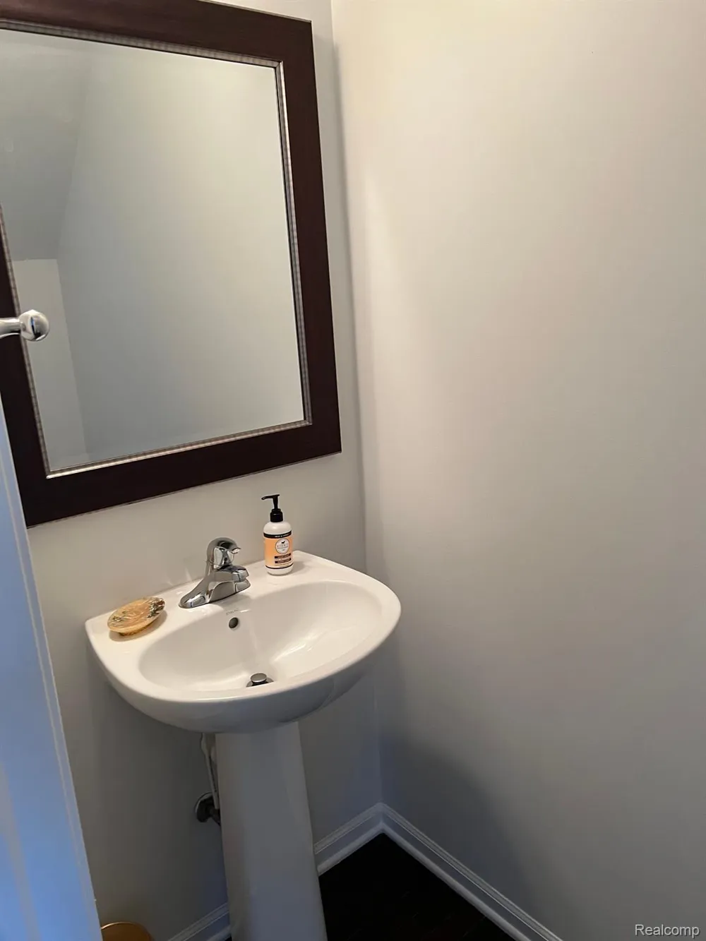 44525 Gwinnett Loop Novi City, MI 48377