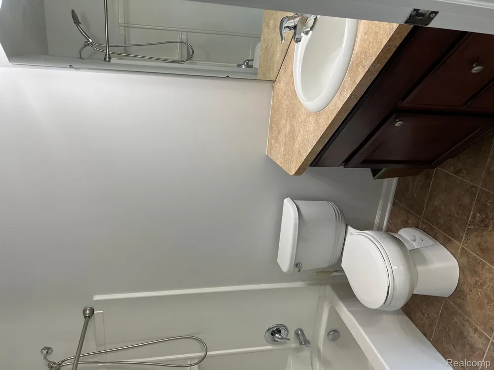 44525 Gwinnett Loop Novi City, MI 48377