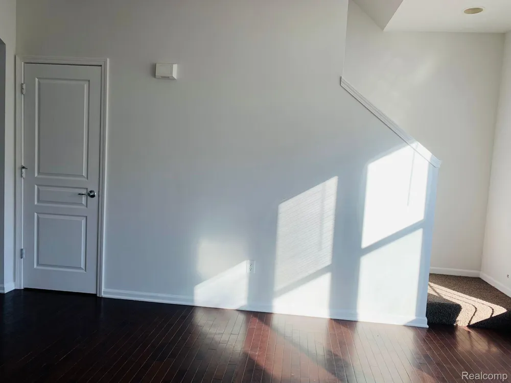 44525 Gwinnett Loop Novi City, MI 48377