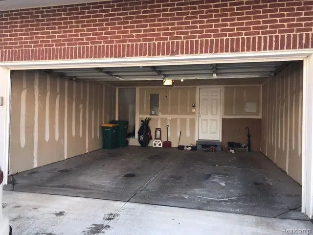 44525 Gwinnett Loop Novi City, MI 48377