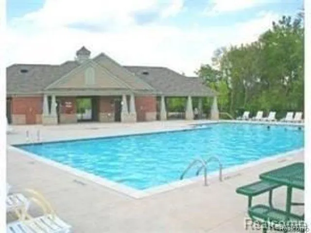 44525 Gwinnett Loop Novi City, MI 48377