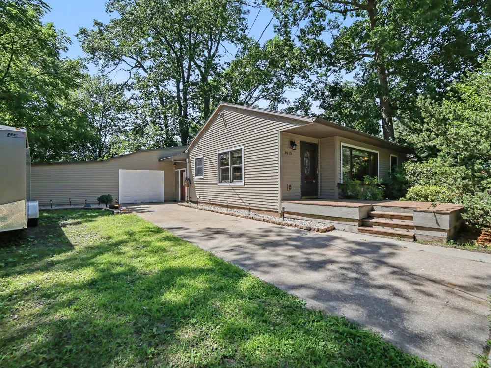 1615 Havenga Street Laketon Township, MI 49445