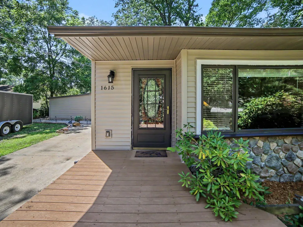 1615 Havenga Street Laketon Township, MI 49445